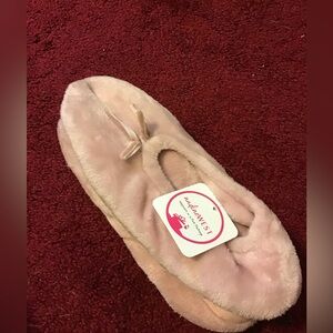 NADINE WEST SZ 7/7.5 SUPER SOFT SLIPPERS NWT PINK